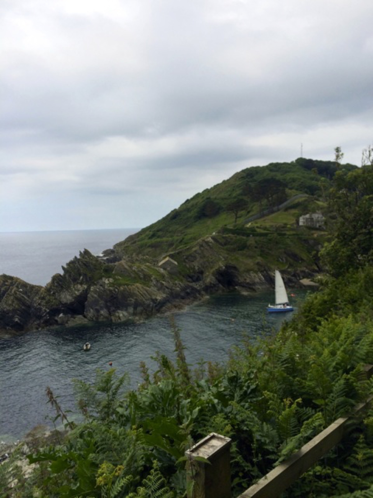 boat into polperro harbor